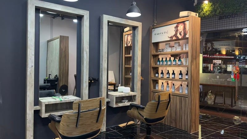 Styling stations at Bazaar Hair Salon Geylang